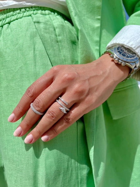 Ashlee Simpson loses wedding ring at horse race